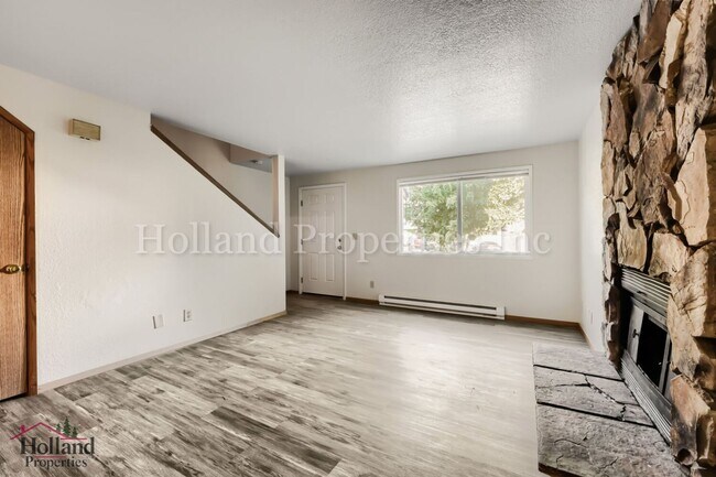 Building Photo - 4630 SW Southview Terrace
