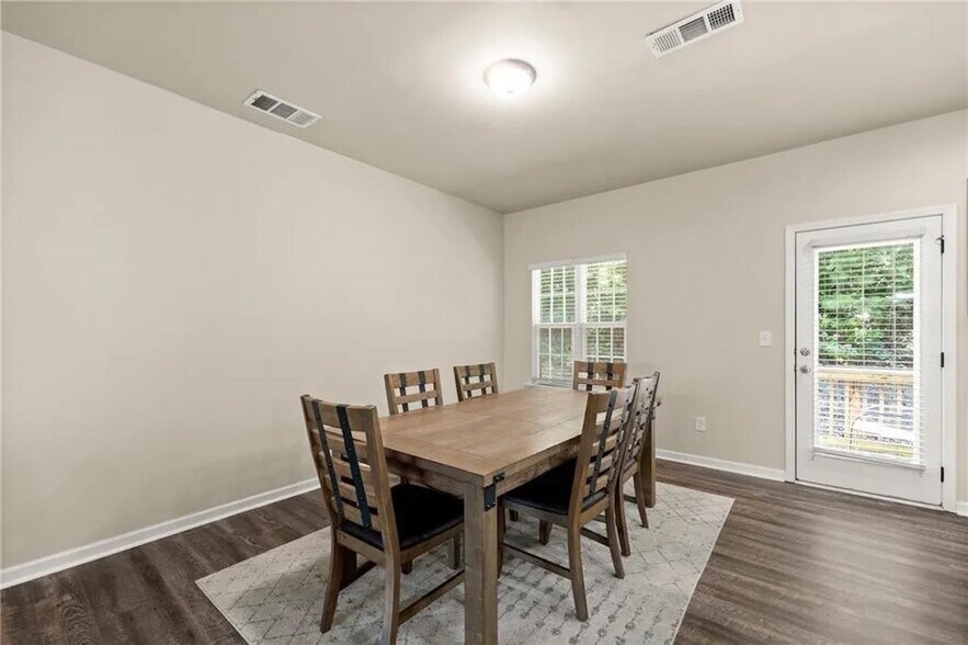 Building Photo - Room in Townhome on Chatham Ridge Dr