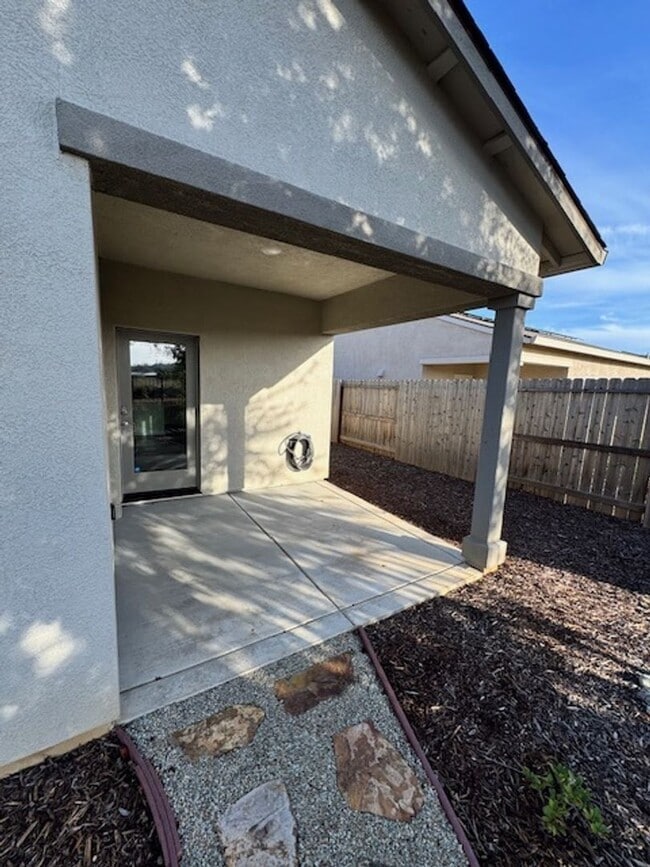 Building Photo - Beautiful 4-Bedroom Home in the Wyndham Es...