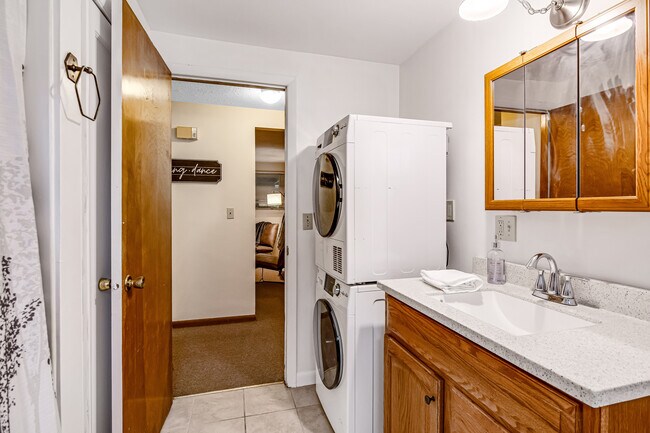 Building Photo - 13 James Ave