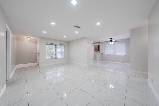 Building Photo - 120 SW 29th Terrace