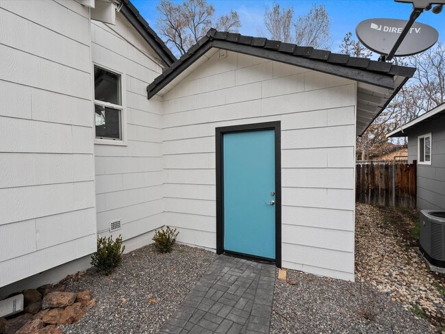 Building Photo - Brand New Midtown Casita