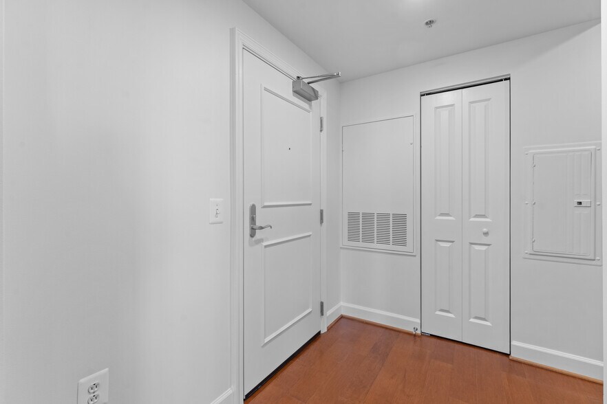 Building Photo - 3650 S Glebe Rd