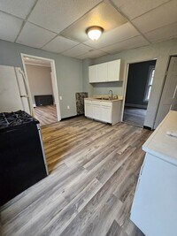 Building Photo - Lower 3 bedroom unit