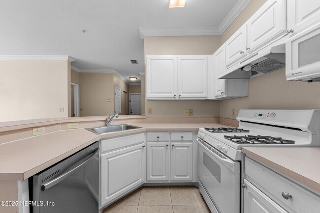 Building Photo - 13810 Sutton Park Dr N