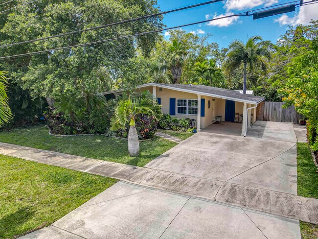 Building Photo - 404 S Caloosahatchee Ave