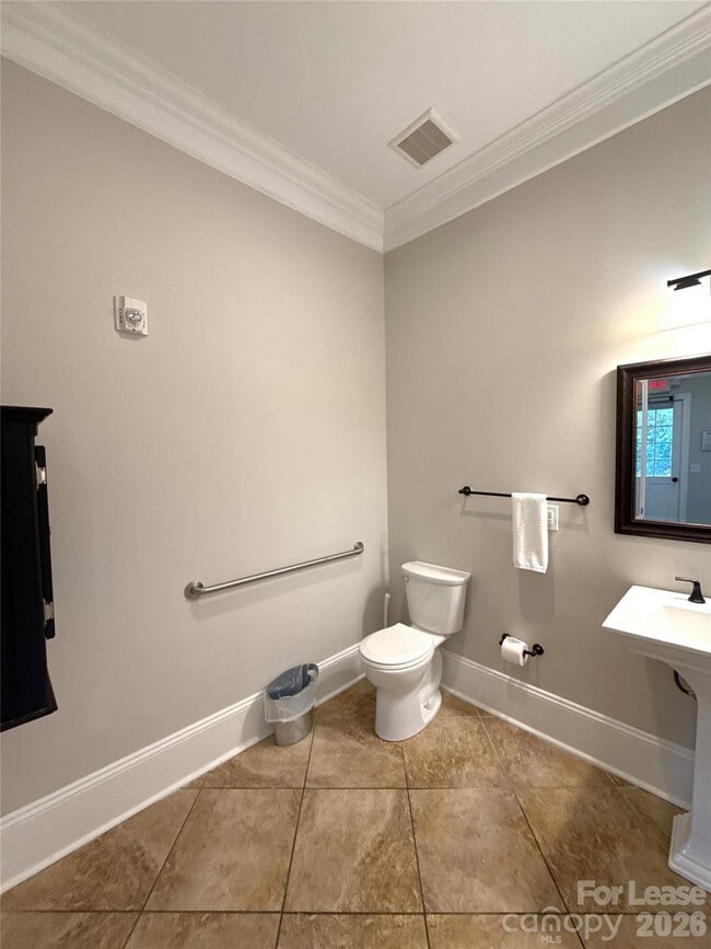 Building Photo - 13931 Thompson Rd