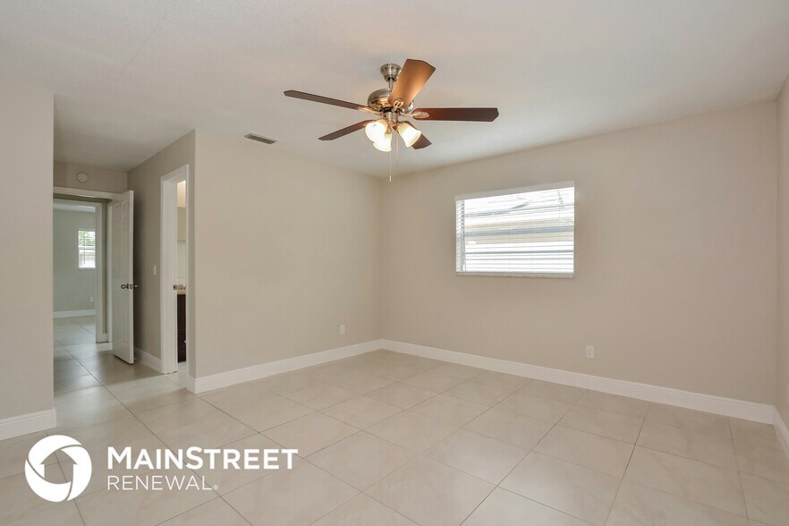 Building Photo - 1089 E Hancock Dr