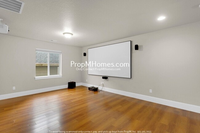 Building Photo - Updated Three Bedroom Gem in Bethany!