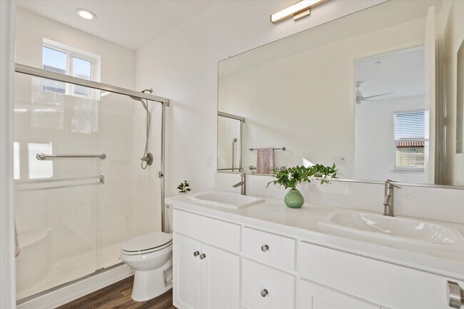 Building Photo - Charming Meriam Park Home with Backyard & Garage
