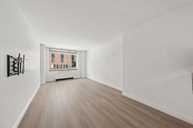 Building Photo - 0 bedroom in New York NY 10128