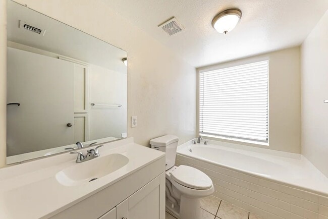 Building Photo - 9215 W Cortez Ave