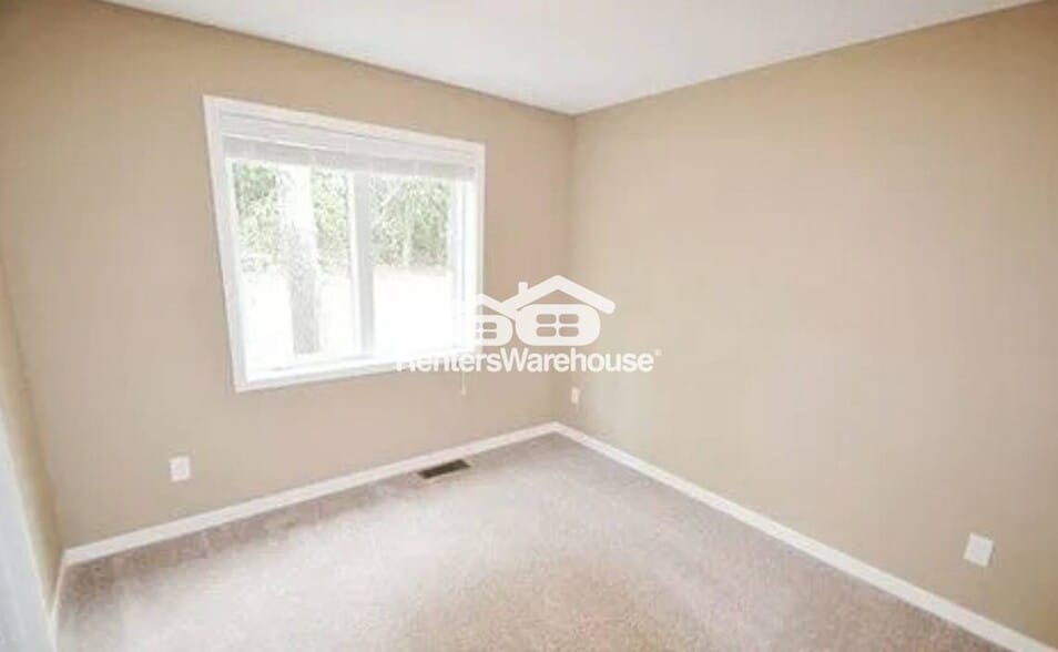 Building Photo - 1305 Flag Ave N