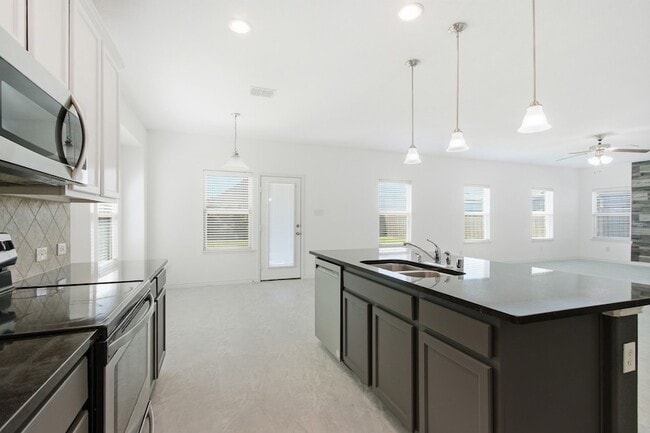 Building Photo - 11300 Hubbard Creek Dr
