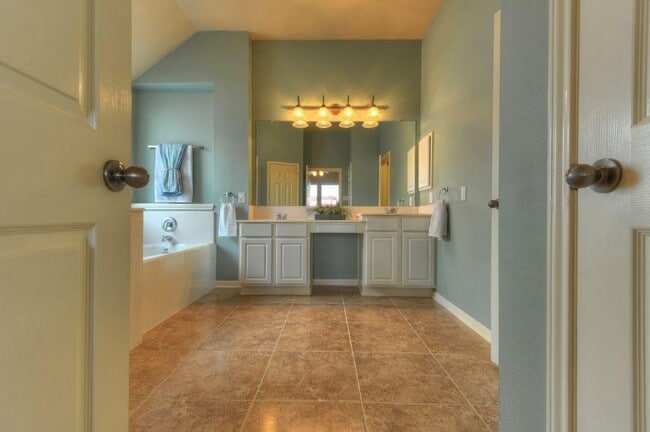 Building Photo - 19918 Hardsville Dr