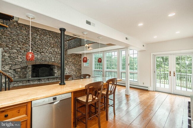 Building Photo - 6054 Honey Hollow Rd