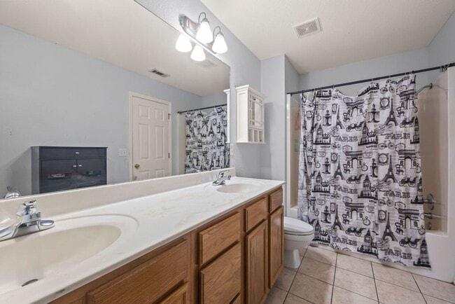 Building Photo - Beautiful 3-bedroom 2.5 bath Home in Bento...