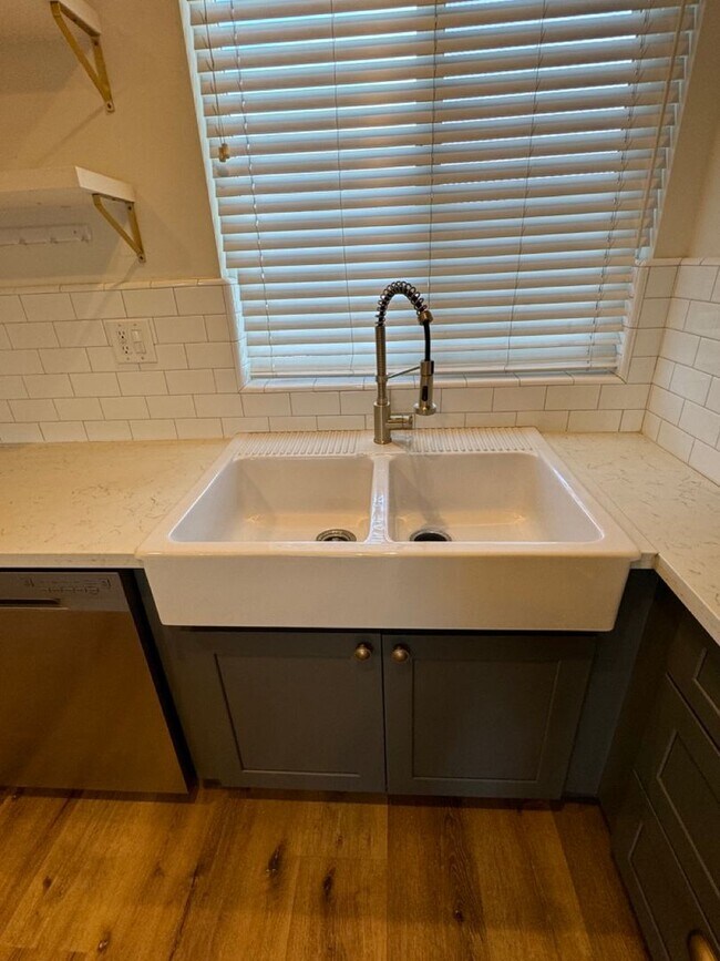 Building Photo - Amazing 4 Bedroom 2 Bath Condo in the heart of North Park!