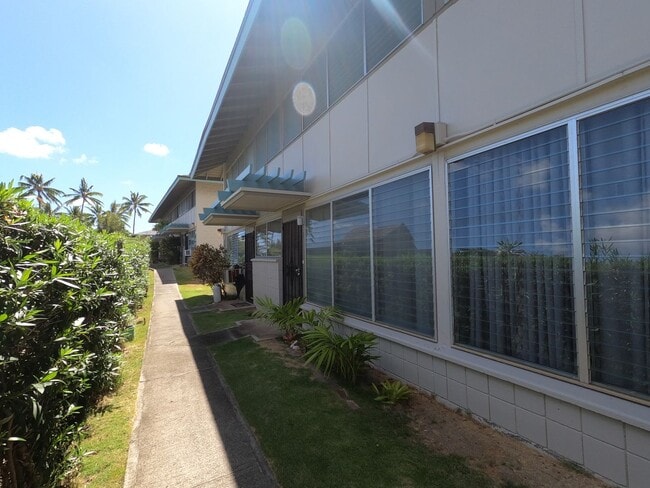 Building Photo - Fully Furnished Waialae Gardens 2 Bed/2 ba...