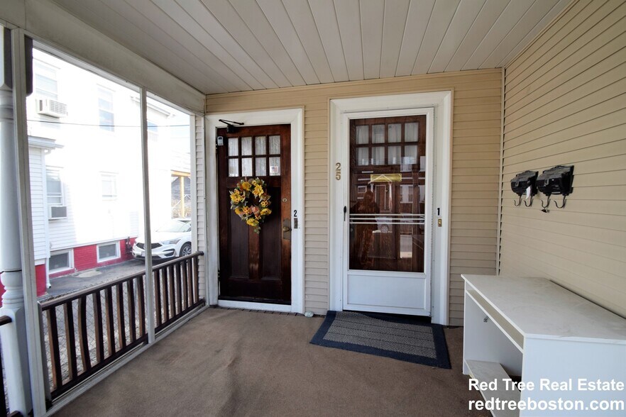 Building Photo - 25 Oak Square Ave