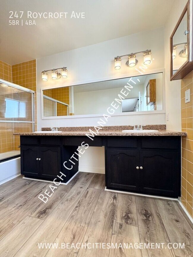 Building Photo - 247 Roycroft Ave