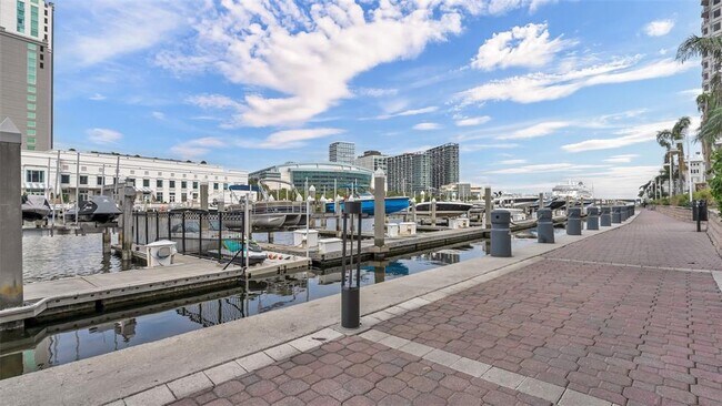 Building Photo - 700 S Harbour Island Blvd