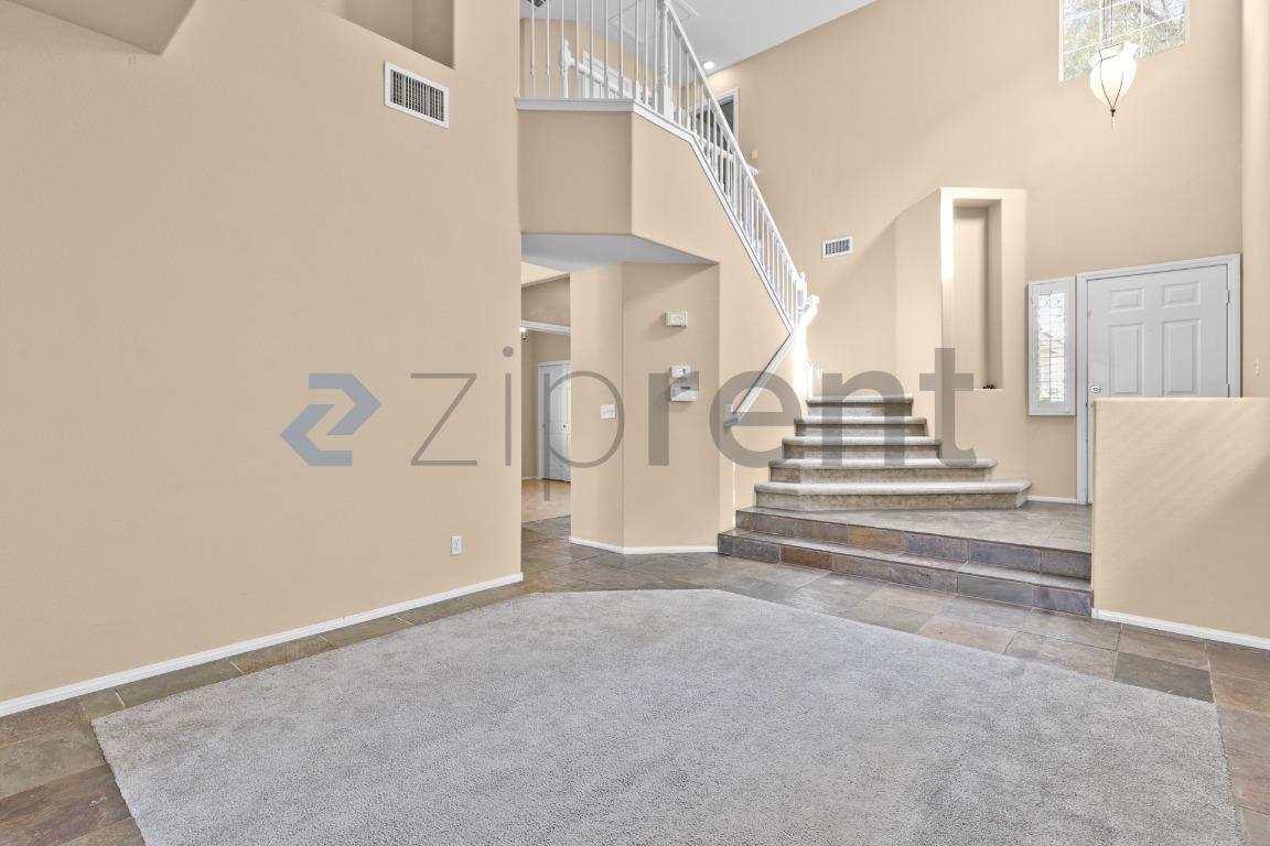 Building Photo - 2455 Silver Sunrise Ln