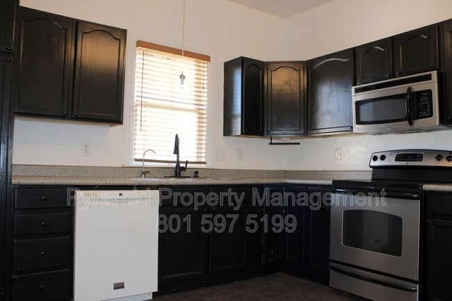 Building Photo - 489 E Center St