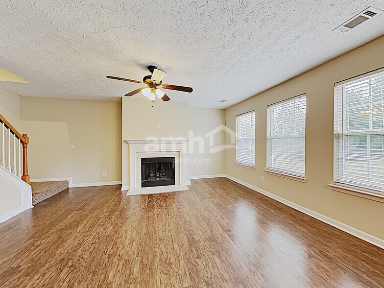Building Photo - 1144 Stony Pt
