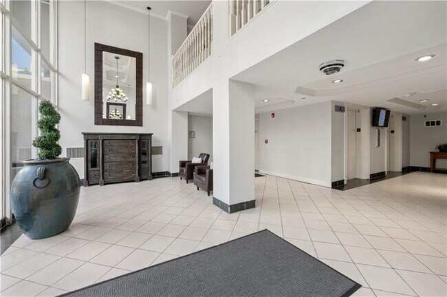 Building Photo - 2479 Peachtree Rd