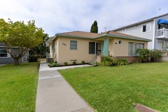 Building Photo - Single Family Home-Prime Location! Washer/...