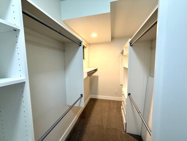 Building Photo - 4 Bedroom Home in Awbrey Butte Neighborhood – Unfurnished, Short Lease