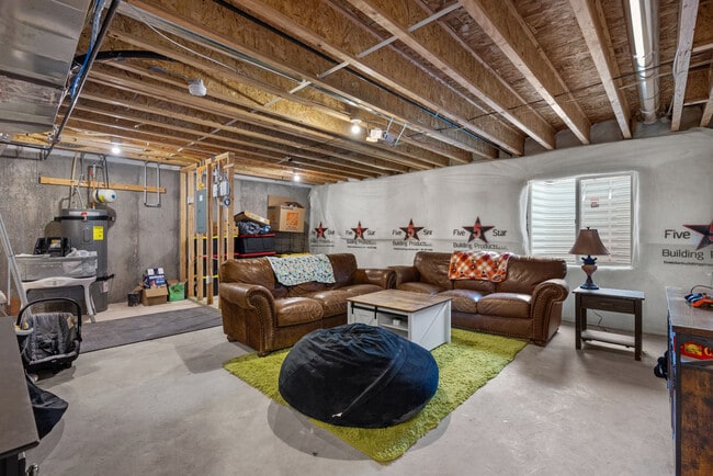 Building Photo - 988 W Broadleaf Dr