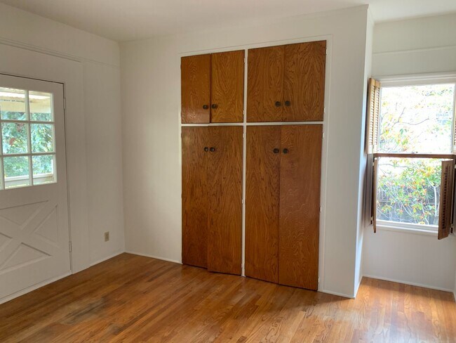 Building Photo - Great Location. 2 Bedroom Home