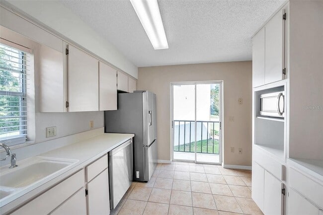 Building Photo - 6632 Hickorywood Ln