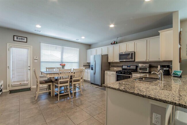 Building Photo - 352 S Brook Dr