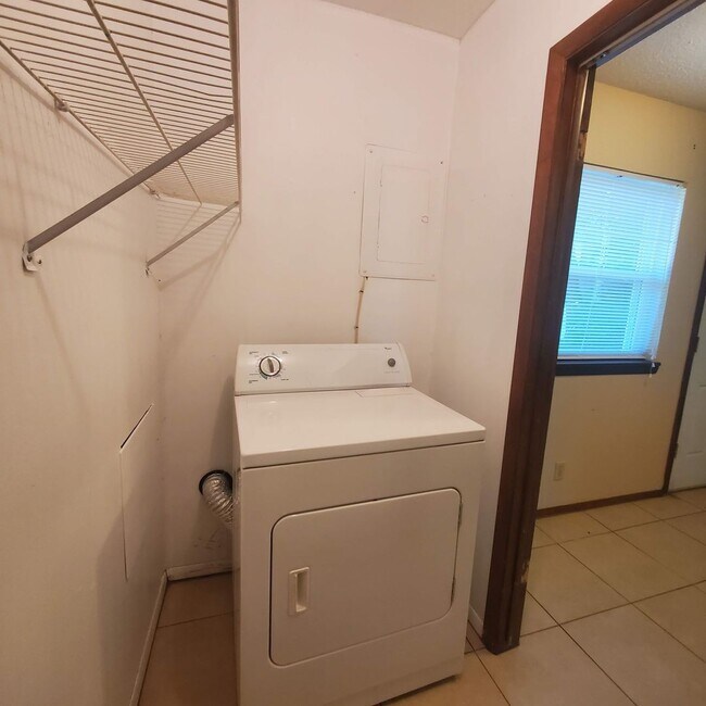 Building Photo - 2429 N Market Ave