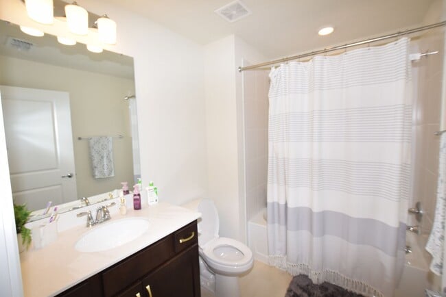 Building Photo - 15966 Winding Bluff Dr