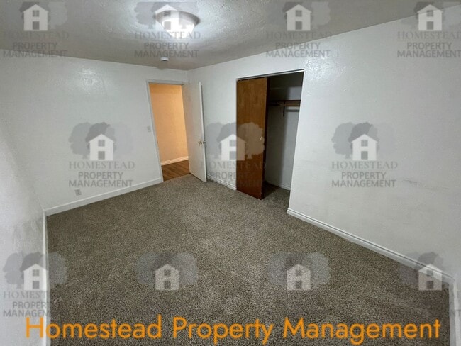 Building Photo - 1926-1928-1928 McCoy Ave NE