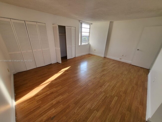Building Photo - 802 NW 87th Ave