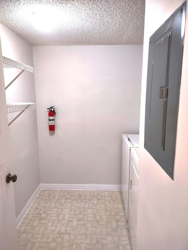 Building Photo - 12218 Fox Chase Dr
