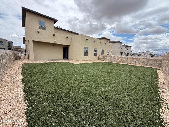 Building Photo - 11472 VAN NUYS Dr