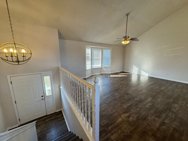 Building Photo - short term lease available