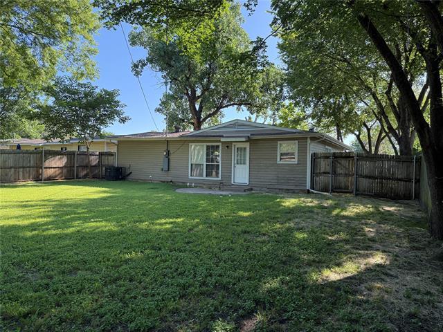 Building Photo - 303 Ridgefield Cir