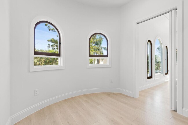 Building Photo - 341 N Genesee Ave
