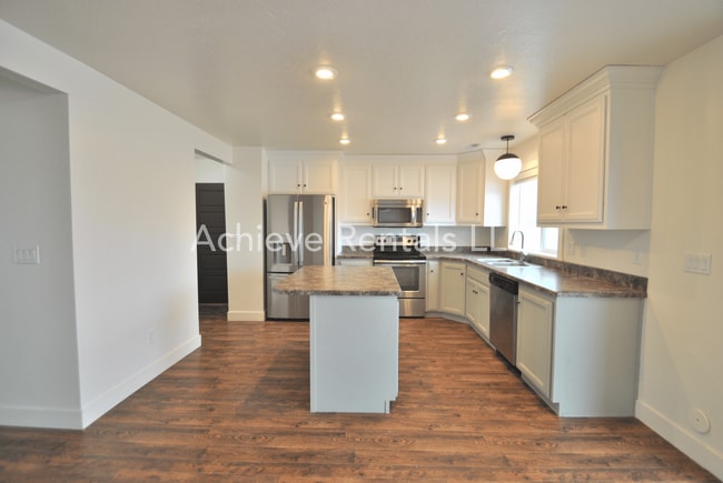 Building Photo - 2066 S 1400 W