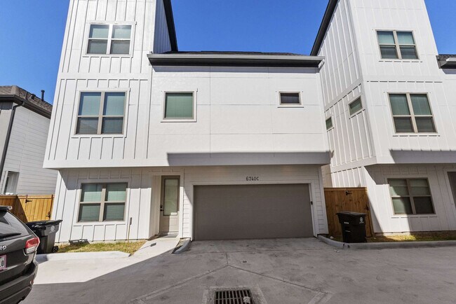 Building Photo - 6740 Peerless St