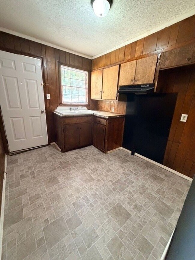 Building Photo - 602B Taggart Ave