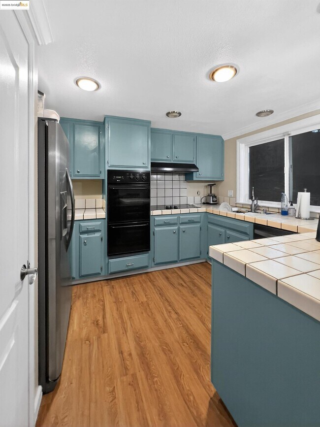 Building Photo - 2322 Peachtree Cir