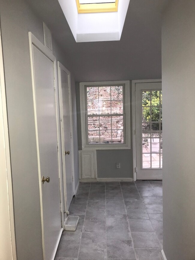 Building Photo - 2952